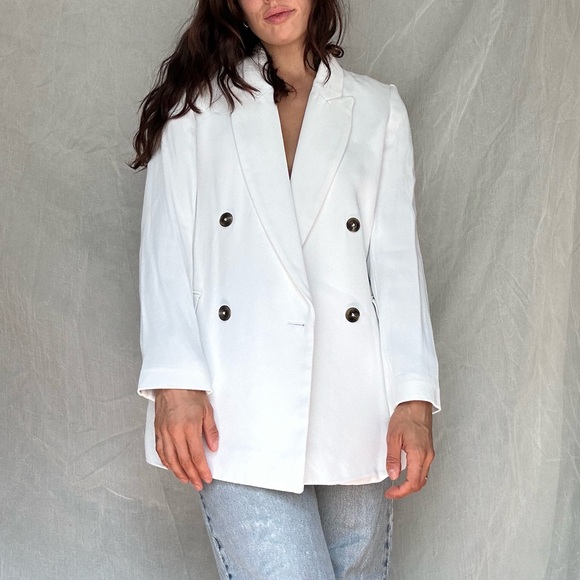 Beautiful white blazer - Picture 4 of 6